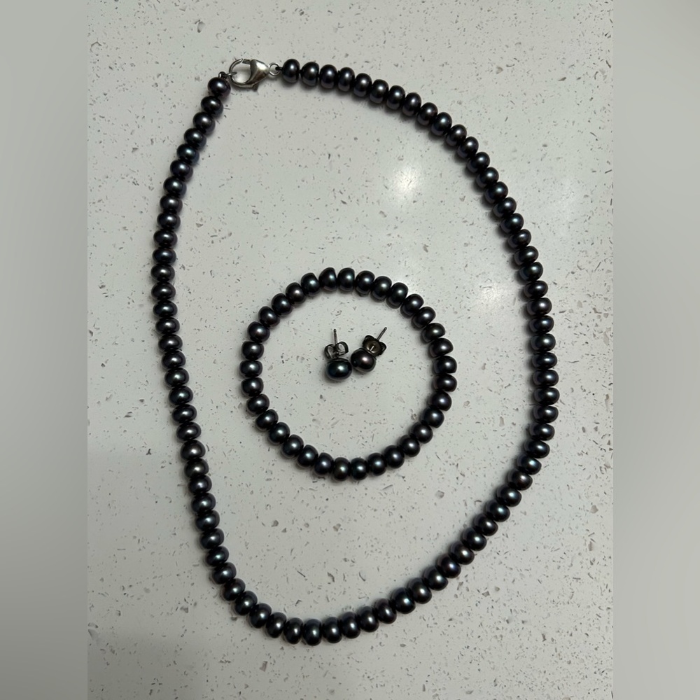 Authentic pearl set